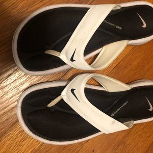 Woman’s Nike sandals